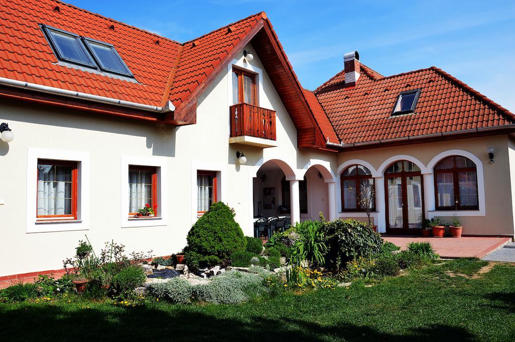 Vamosi Vendeghaz Appartement Nemesvámos Buitenkant foto